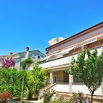 Mit Terrasse Fuer 9 Personen By Interhome * Palit