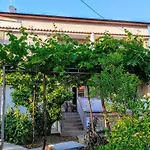 דירה Mit Terrasse Fuer 9 Personen By Interhome