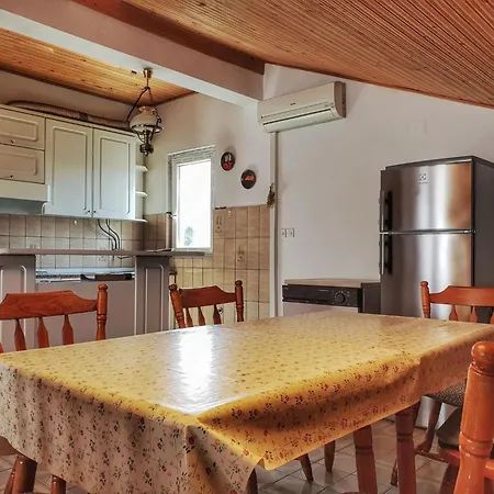 公寓 Mit Terrasse Fuer 9 Personen By Interhome *