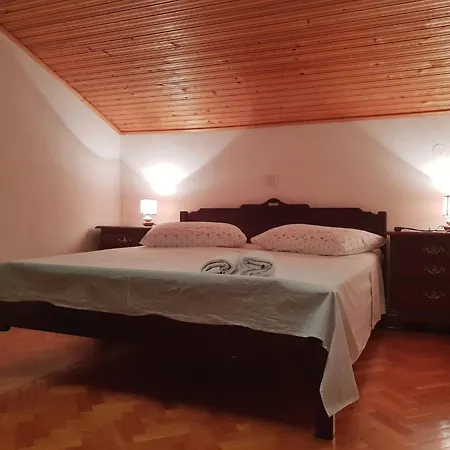 Mit Terrasse Fuer 9 Personen By Interhome *