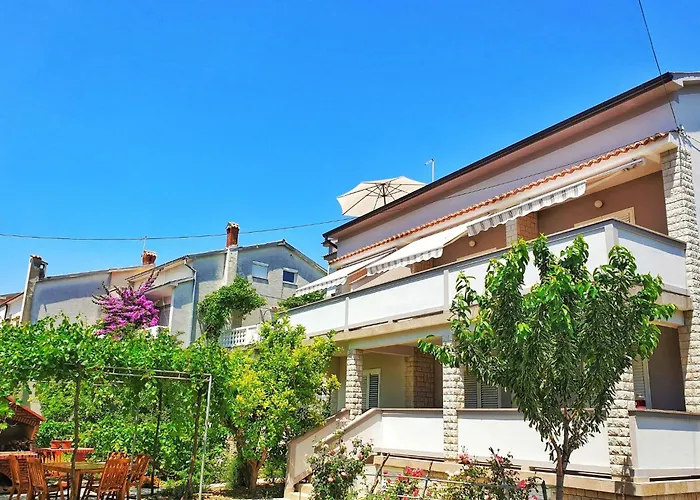 Mit Terrasse Fuer 9 Personen By Interhome * Palit