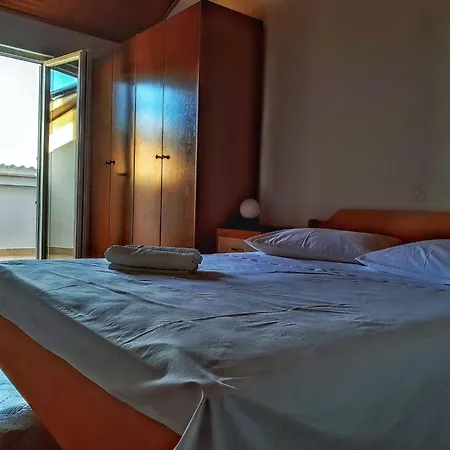 Lägenhet Mit Terrasse Fuer 9 Personen By Interhome Palit