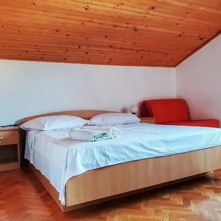 Mit Terrasse Fuer 9 Personen By Interhome * Palit