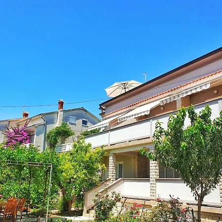 Mit Terrasse Fuer 9 Personen By Interhome * Palit